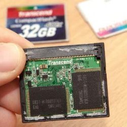 Восстановление данных с карт памяти Фото разобранной Compact Flash,
